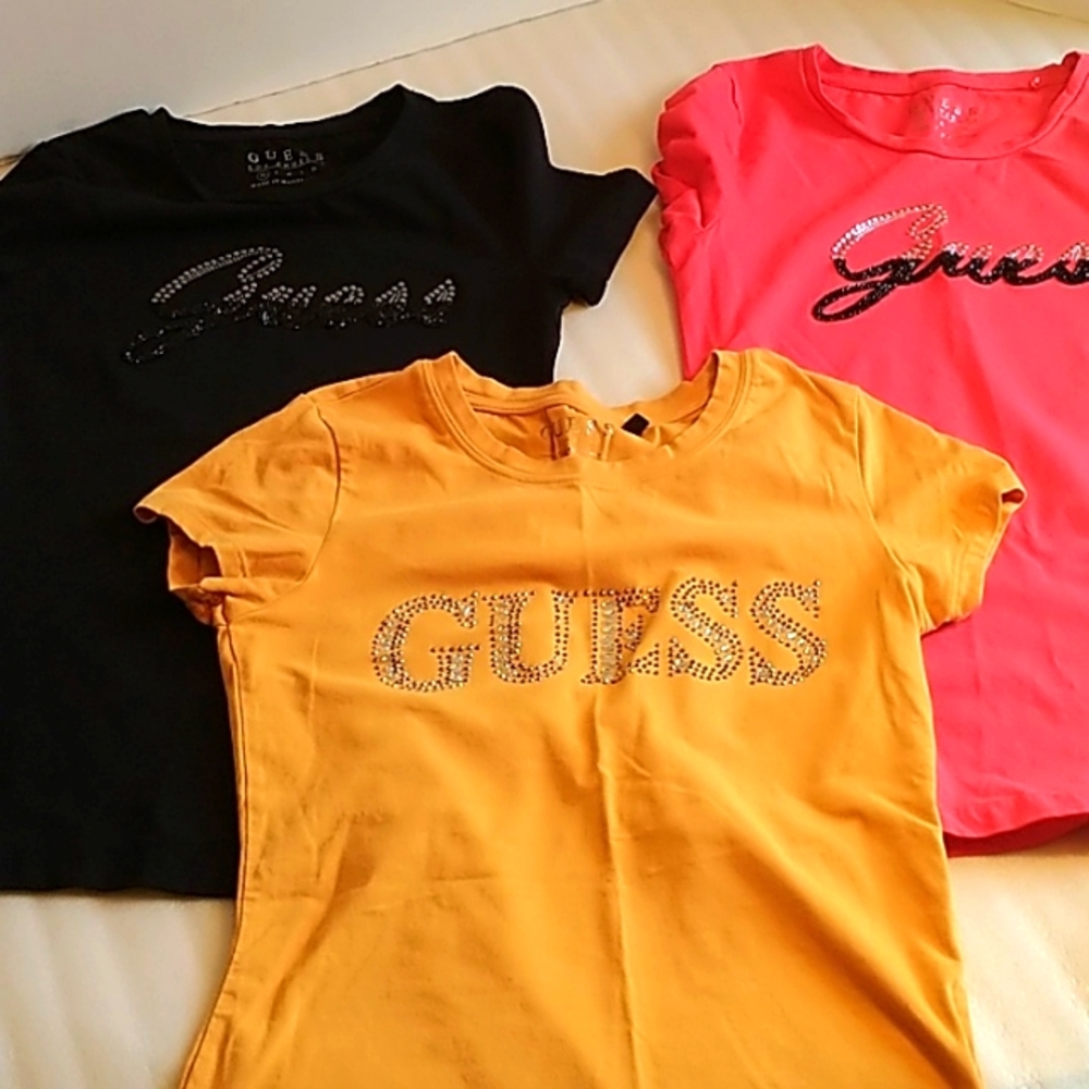 Guess tee shirts lot of 3 red black yellow size xs